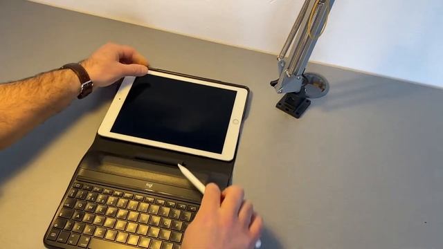 The pen falls off the keyboard holder - Ipad Pro Pencil and Logitech keyboard pencil holder (Logi) смотреть онлайн