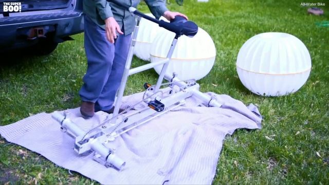 Enjoyable cycling ride on water with this all water bike! смотреть онлайн