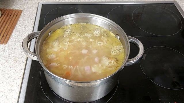 Щи из квашеной капусты по-итальянски: итальянец готовит суп Йота смотреть онлайн
