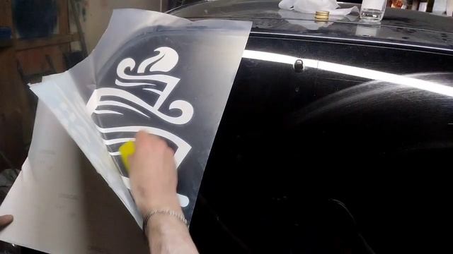 Клеим наклейку на заднее стекло смотреть онлайн