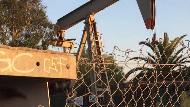 Добыча нефти в центре Лос Анжелеса -11 октября 2017 смотреть онлайн