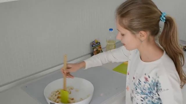 Готовят Дети: Вкусняшная яичница-глазунья-особенная! (Выпуск#55) смотреть онлайн