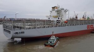 заходим на ОГРОМНОМ cудне в плавучий док