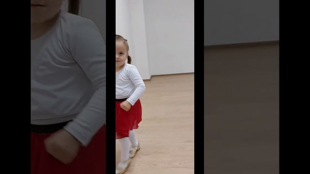 Каролина и ча ча ча #baby #dance #дети #ballroomdance #бальнітанці #3года #малышка #chachacha #діти смотреть онлайн