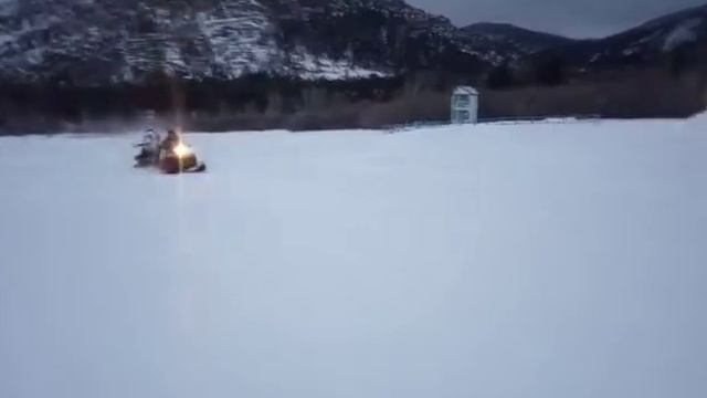 Семь человек на одном снегоходе. Легко! смотреть онлайн