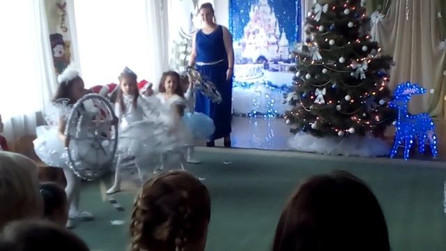 Снежинки или бабочки.22.12.17 смотреть онлайн