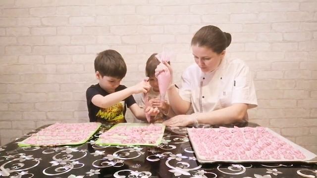 Ариана и Марсель. Делаем ЗЕФИР! Натуральный ЗЕФИР на АГАРЕ! Нереально ВКУСНЫЙ! смотреть онлайн