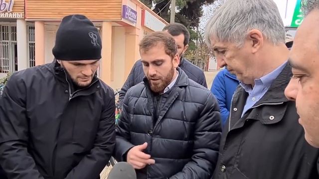 Хабиб Нурмагомедов в Дербенте осмотрел граффити со своим изображением смотреть онлайн