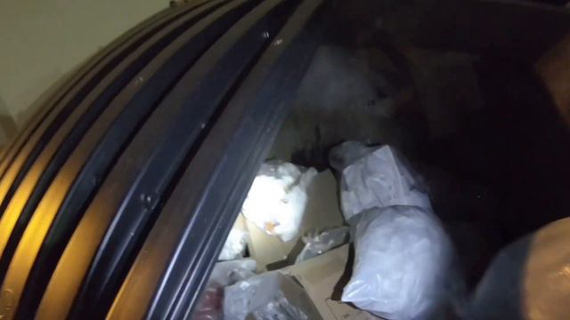 Dumpster Diving: Unbelievable Encounter with a Homeless Man смотреть онлайн