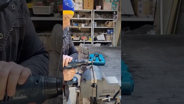 Установка резьбовых заклёпок при помощи KRAFTOOL NUT-12 смотреть онлайн