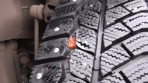 Как отремонтировать прокол бескамерной шины. Ремкомплект со жгутом.