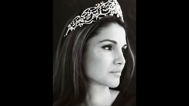 Королева Иордании катается на мотоцикле, носит бриллианты и защищает женщин смотреть онлайн