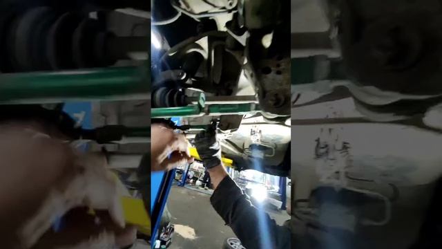 Toyota MarkII заехал на ремонт тормозов и диагностику. Беглая инспекция пред гонкой в выходные... смотреть онлайн