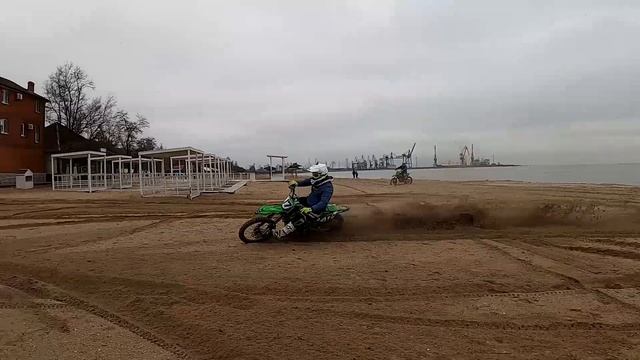 Мариуполь, пляж Песчанка. смотреть онлайн