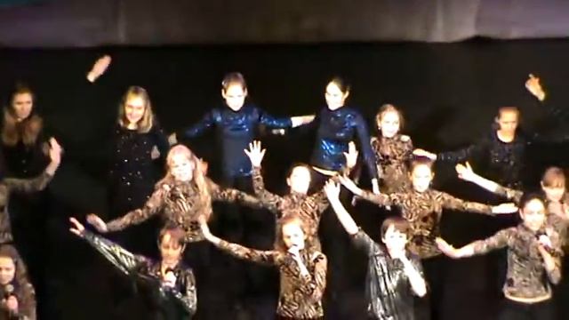 Эстрадный шоу-театр Триумф - Мультпопурри. Бременские смотреть онлайн