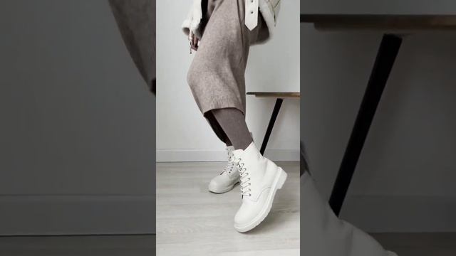 Какие платья носят истинные женщины зимой #shorts смотреть онлайн