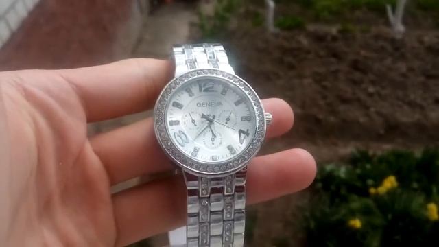 Красивые женские часы GENEVA Swarowski Silver смотреть онлайн