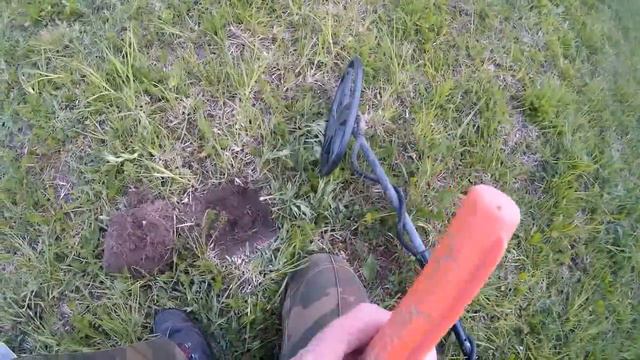 По футбольному полю. Поиск с Искателями 47 регион.