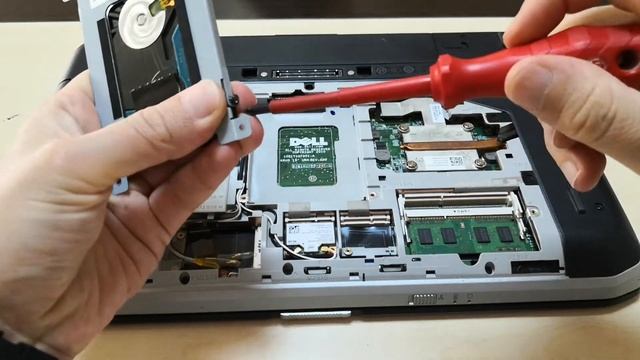 DELL LATITUDE E5520 DİSK VE RAM DEĞİŞTİRME, SÖKME, TAKMA | LAPTOP DİSK VE RAM SÖKME, TAKMA, EKLEME смотреть онлайн