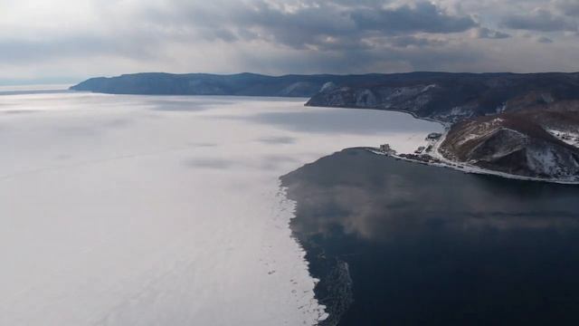 Панорамный вид на исток реки Ангара и озеро Байкал смотреть онлайн