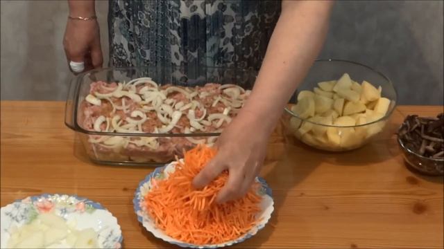 КАРТОФЕЛЬ С ФАРШЕМ И ГРИБАМИ ТУШЕНАЯ В ДУХОВКЕ смотреть онлайн