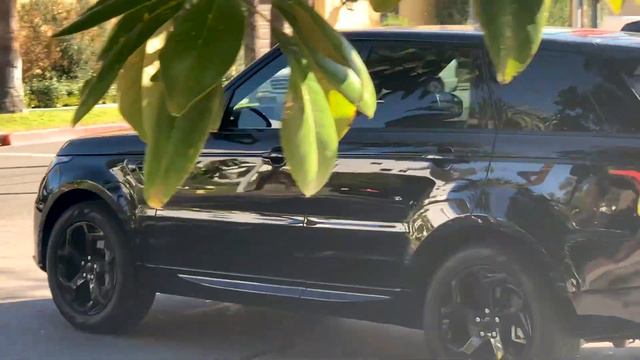 Kendall Jenner And Kaia Gerber Strut Their Stuff At Pilates Class смотреть онлайн