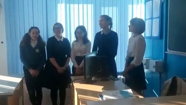 Ровно месяц назад поспорили с девочками, что они подготовят музыкальный номер на казахском языке.во смотреть онлайн