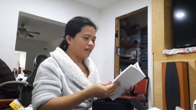 Unboxing my Magic Sing Karaoke my Valentine's Gift from Hubby/ Mrs. Huff Vlogs смотреть онлайн