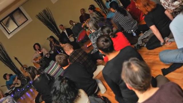 Sri Ma by Brenda McMorrow feat. David Darling (To Sri Anandamayi Ma) смотреть онлайн