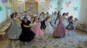 Танец с игрушками на выпускном в детском саду. Прощайте игрушки.