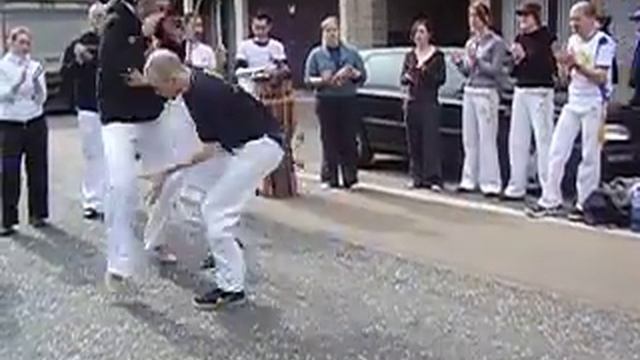 Mundo Capoeira -Demo & Workshop na rua Palmen Markt Geel -01 смотреть онлайн