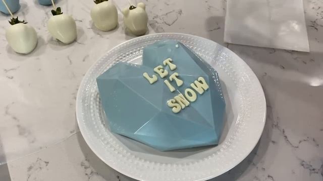 Christmas Winter Wonderland Chocolate Covered Strawberries