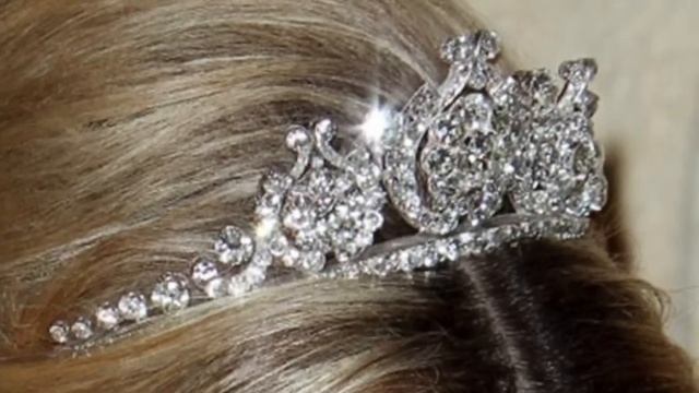 Top 10 | Beautiful and Iconic Tiaras of the Dutch Royal Family смотреть онлайн