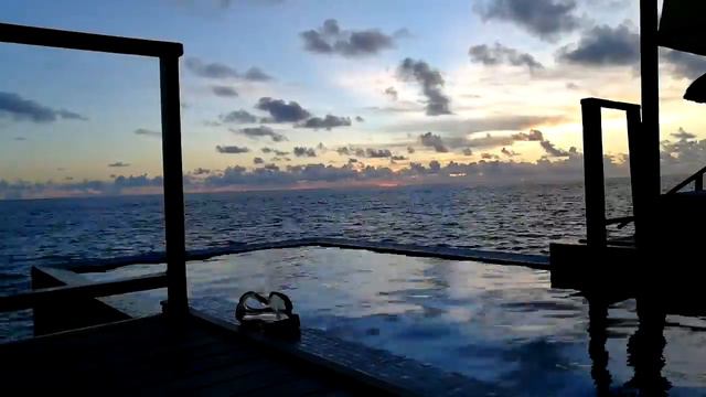 Sunset at Coco palm bodu hithi maldives смотреть онлайн