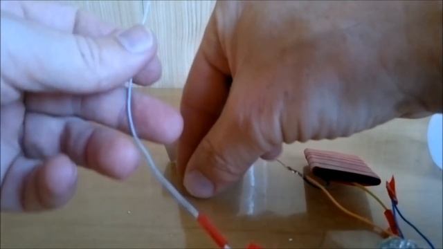 ? ЛАМПОЧКА ГОРИТ ОТ ВОДЫ Как сделать такую лампу ? смотреть онлайн