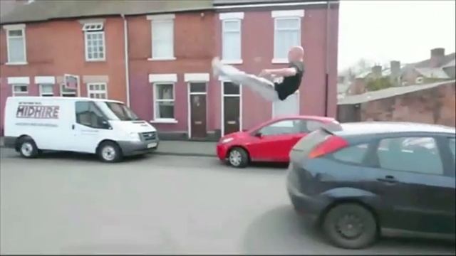 Crazy Man Stunts.mov смотреть онлайн
