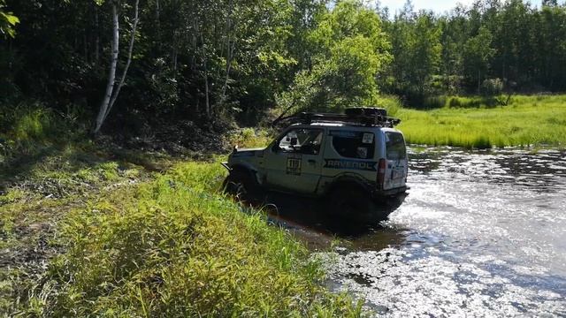Вездеход Сузуки Jimny по болоту @vitaly677 #jimny #offroad #JB33 #болото #грязь #тайга смотреть онлайн