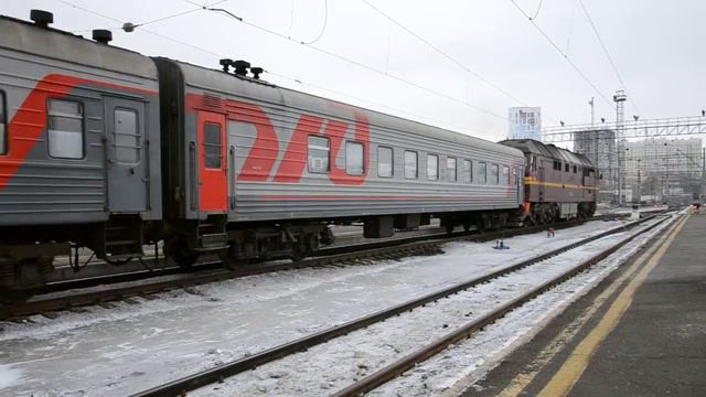 Отправление ТЭП70-0477 с поездом Новый-Уренгой - Челябинск смотреть онлайн