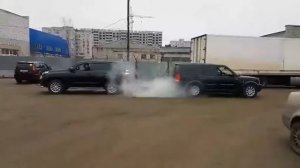 Тойота Ленд Крузер или Ленд Ровер