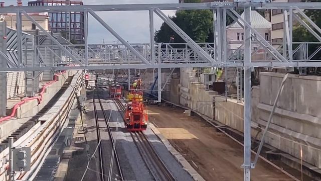 Монтаж контактной сети на одном из строящимся пути Алексеевской соединительной ветви, линии МЦД-2 смотреть онлайн