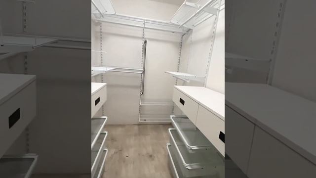 Why are metal cloakrooms so popular among young people? смотреть онлайн