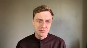 Алексей  Гоман читает стихотворение Булата Окуджавы «Бери шинель , пошли домой»