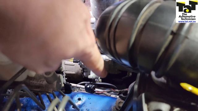 Toyota Hilux in limp mode with the engine warning light on смотреть онлайн