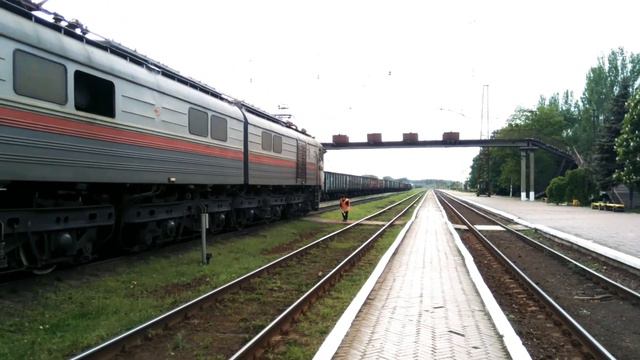 ВЛ8М-769 с грузовым составом следует по станции Криничная. ДонЖД. 14.05.2019 г. смотреть онлайн