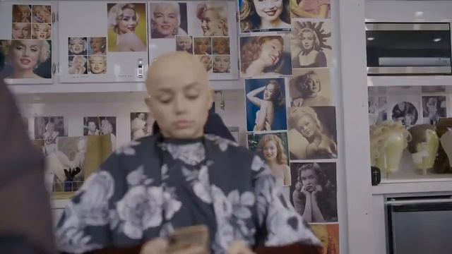 А вот как Ану де Армас превращали в Мэрилин Монро на съемках «Блондинки» Эндрю Доминика. смотреть онлайн