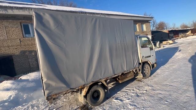 Nissan Atlas поставил новый тент смотреть онлайн