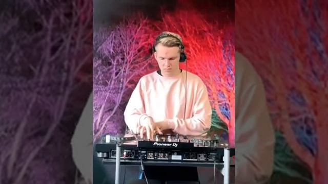 Live Groovy Disco DJ Mix смотреть онлайн