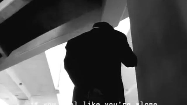 R E M - Everybody Hurts смотреть онлайн