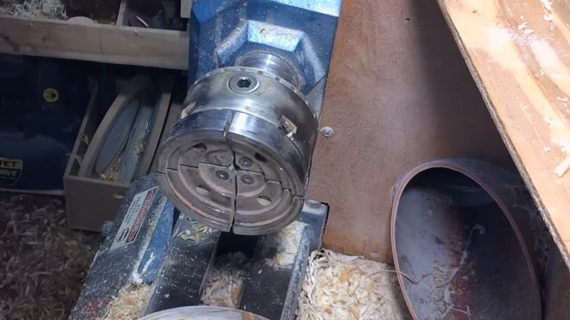 Richard Raffan Rough-turns Two Bowls From Sawmill Scrap Using A ½-in Spindle Gouge.