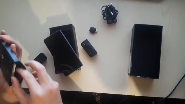 Распаковка Samsung Galaxy S10 + смотреть онлайн